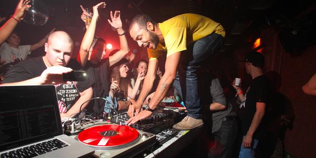 « DJ Mehdi. Made in France », une plongée passionnante dans les scènes rap et électro, alors en effervescence thumbnail