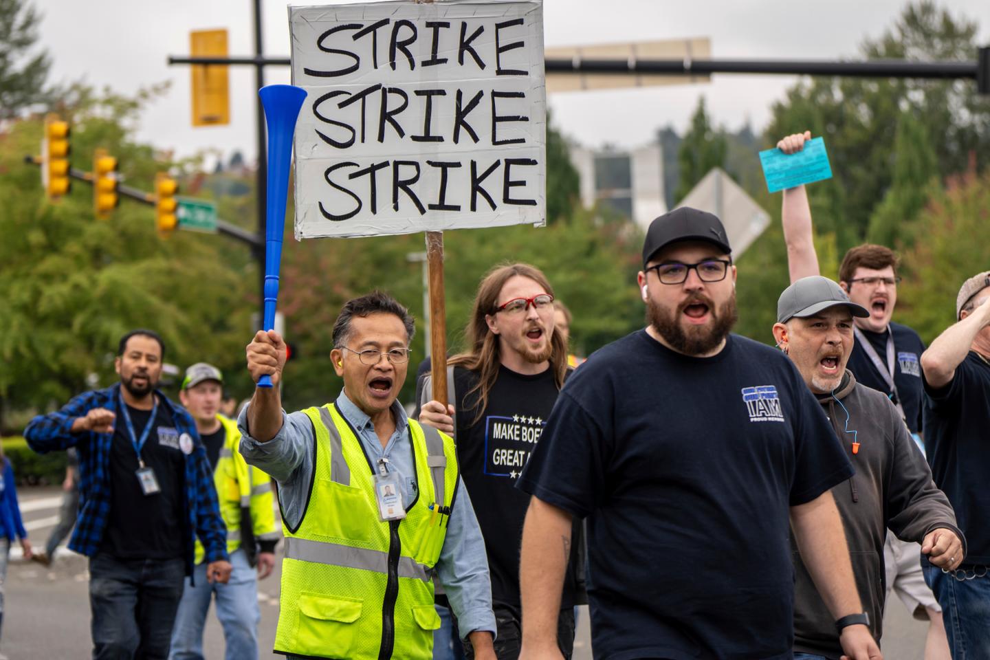 Boeing workers overwhelmingly vote to strike – Technologist