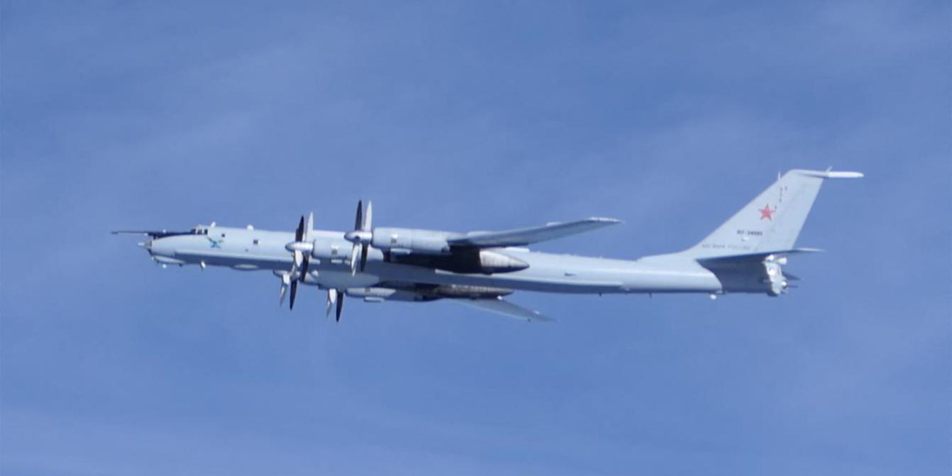【本日特価】 Japan country circle aircraft Russian as jets scrambles 洋画・外国映画