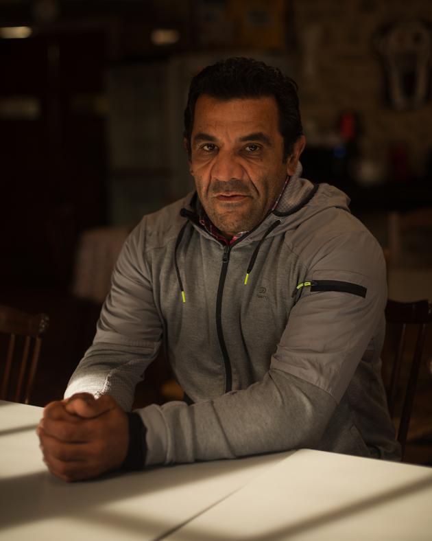 Miloud, résident, dans la salle commune du centre d’accueil de l'association Concienta, à La Roche-Canillac (Corrèze), le 4 septembre 2024.
