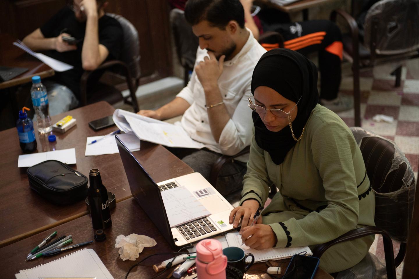 En Syrie, la jeunesse rongée par la tentation de l???étranger