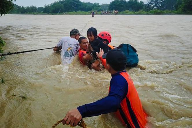 Des inondations provoquées par la tempête tropicale Bebinca dans la ville de Rizal, aux Philippines, le 14 septembre 2024.
