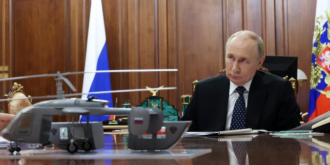 En issue, guerre en Ukraine : Vladimir Poutine signe un décret pour augmenter l’effectif de l’armée russe thumbnail