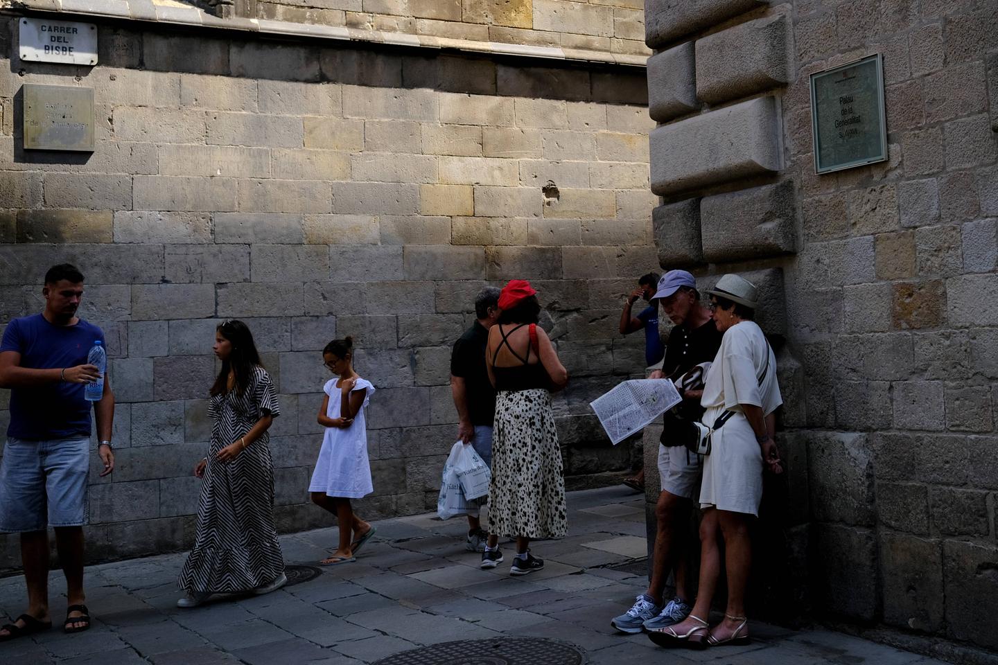 Barcelona property owners organize against tourist rental ban