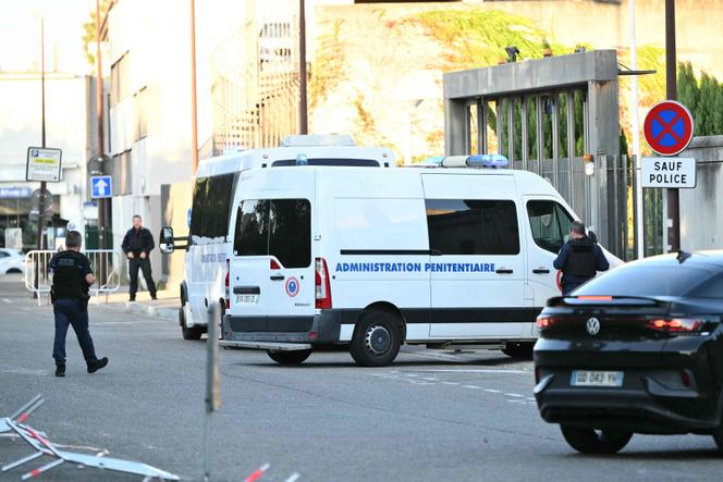Devant le tribunal d’Avignon, dans le sud de la France, le 17 septembre 2024.