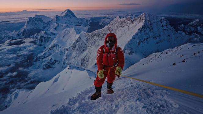 Le youtubeur Inoxtag lors de l’ascension de l’Everest au printemps 2024.