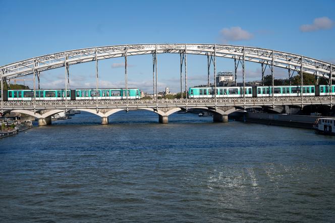 Le viaduc d’Austerlitz, vu depuis le pont Charles-de-Gaulle, à Paris, le 13 septembre 2024.