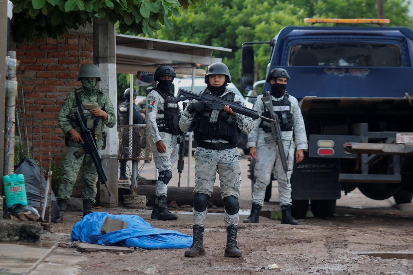 Violent clashes between drug traffickers in the Mexican state of Sinaloa