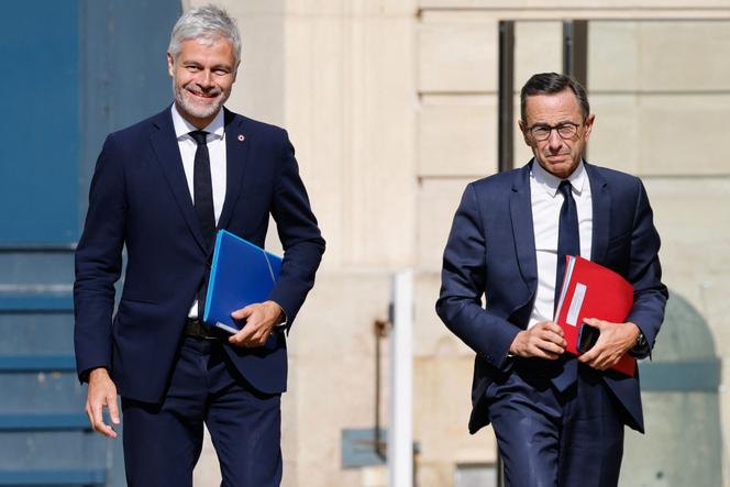Laurent Wauquiez et Bruno Retailleau devant Matignon, à Paris le 19 septembre 2024. 