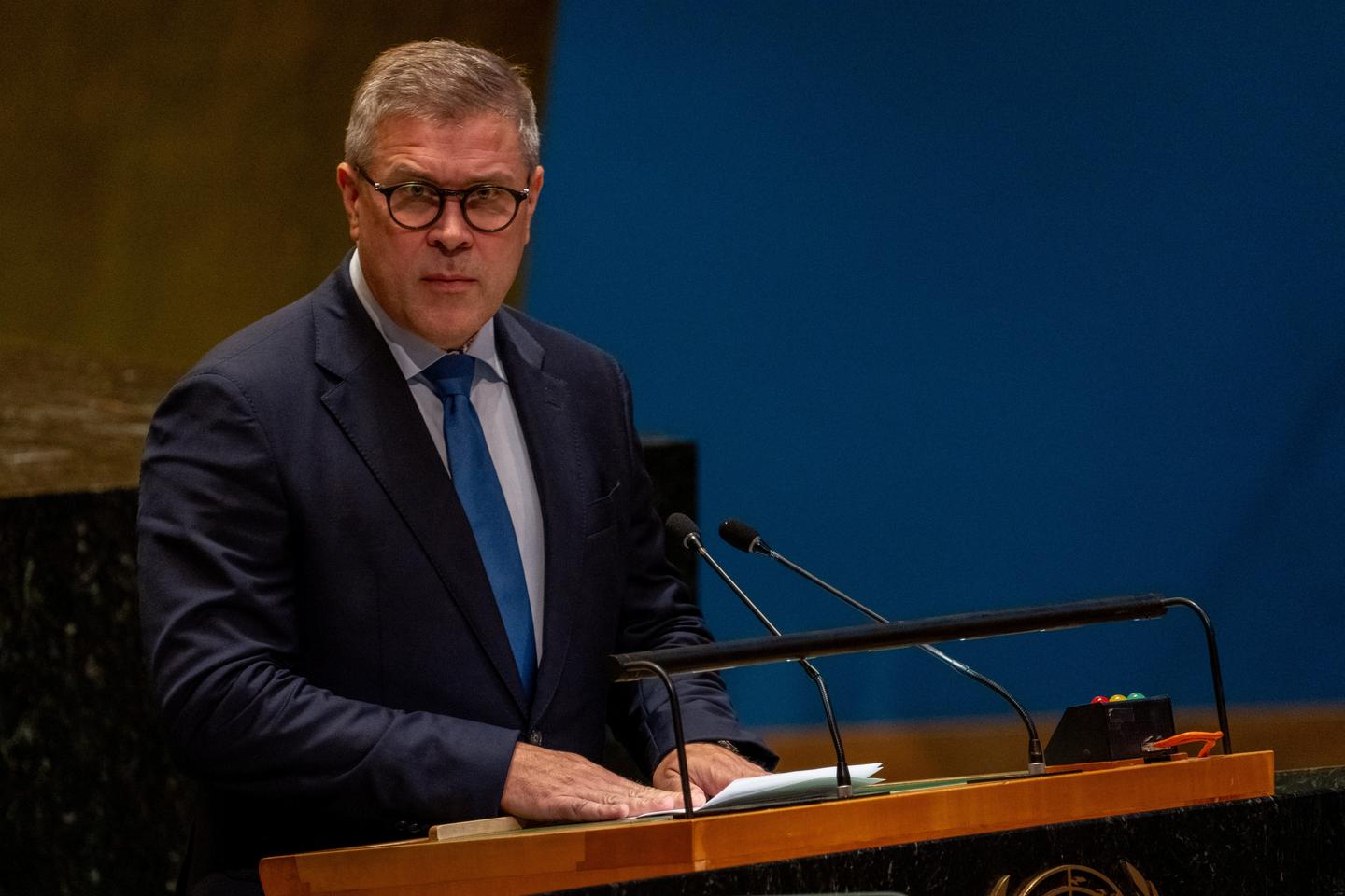 Iceland's government coalition collapses, new elections to be held in November