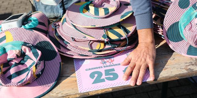 « Le meilleur moyen de prolonger le plaisir des JO » : à la braderie des Jeux, on s’arrache les souvenirs de Paris 2024 thumbnail