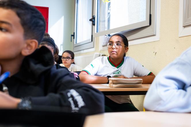 Une élève de 6ᵉ B durant le cours de culture antique, dans le collège Pablo-Neruda d’Aulnay-sous-Bois (Seine-Saint-Denis), le 10 septembre 2024.