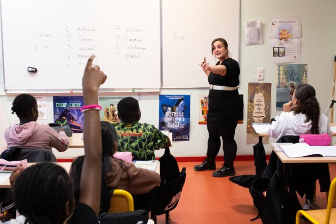 Cours de culture antique enseigné par madame Osmont-Grindel, professeur de français, aux élèves de 6ᵉ B du collège Pablo-Neruda d’Aulnay-sous-Bois (Seine-Saint-Denis), le 10 septembre 2024.