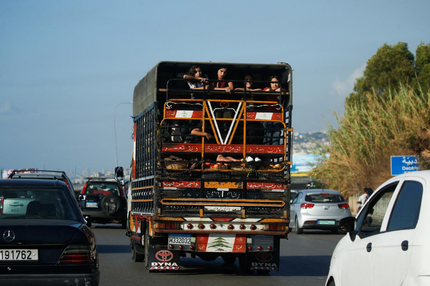 Lebanon's Sidon population flee under Israeli bombings 'It's a