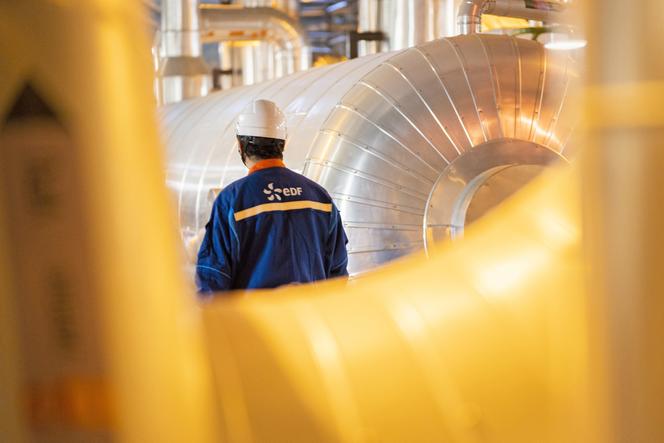 Dans la salle des machines du réacteur nucléaire de Flamanville 3, exploité par EDF, à Flamanville (Manche), le 25 avril 2024.