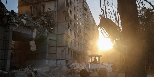 En teach, guerre en Ukraine : au moins trois morts et vingt-huit blessés dans une attaque russe à Kharkiv thumbnail