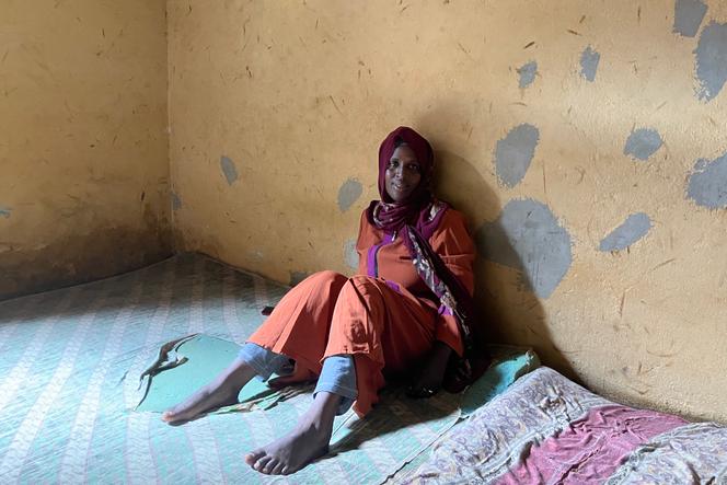 Fatoumata Barry, survivante des violences sexuelles du 28 septembre 2009, chez elle, à Conakry, le 25 septembre 2024. 