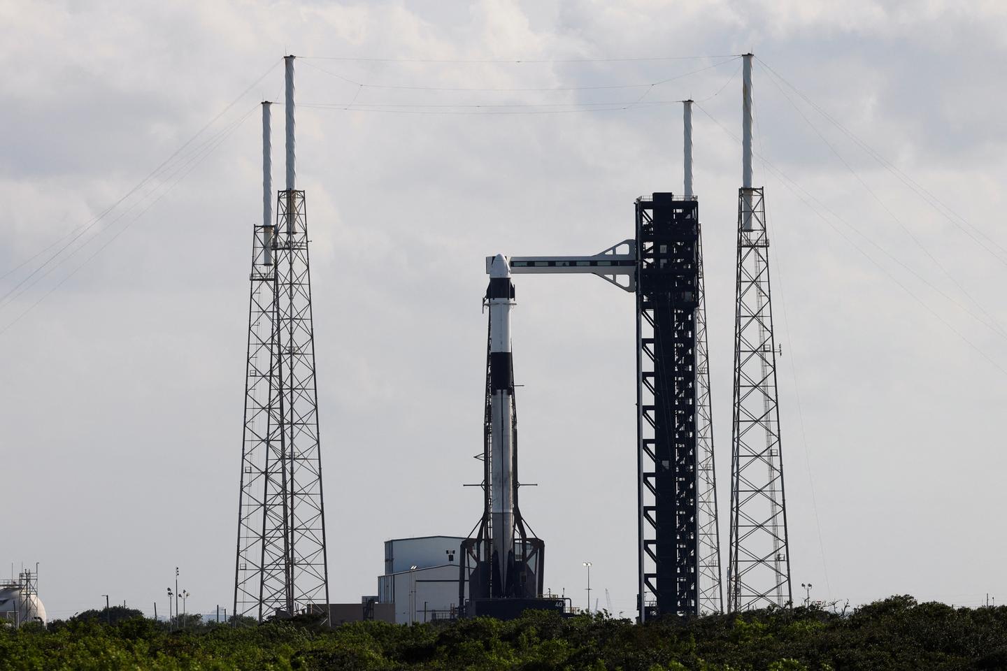 スペースXのミッションは土曜日、国際宇宙ステーションに取り残された2人の宇宙飛行士を救出するために出発した