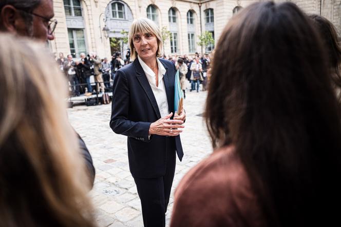 Plebiscitee au congres HLM la nouvelle ministre du logement Valerie Letard previent qu elle n aura pas de baguette magique
