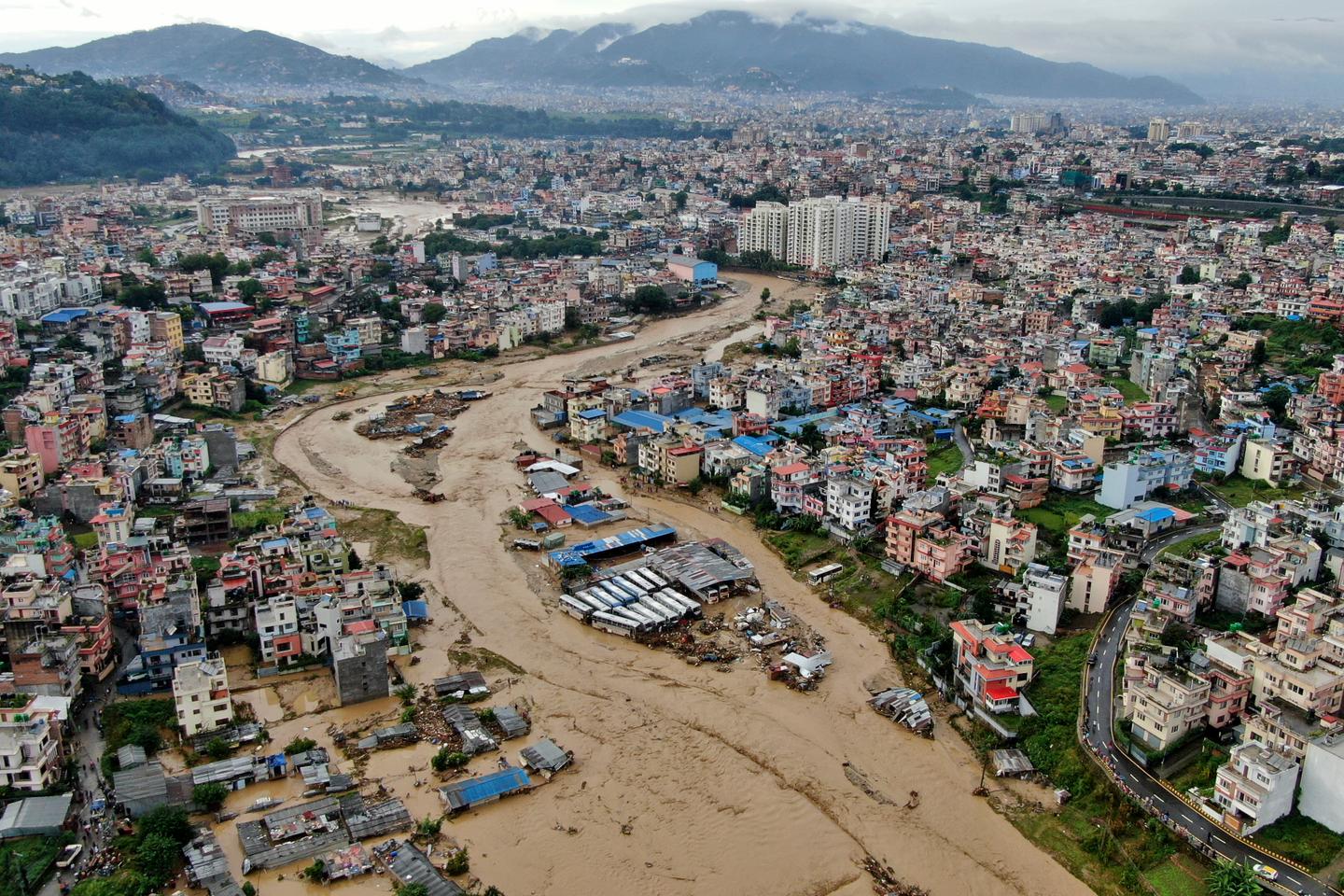 ネパール、豪雨による死者数は死者126人、行方不明者63人に増加