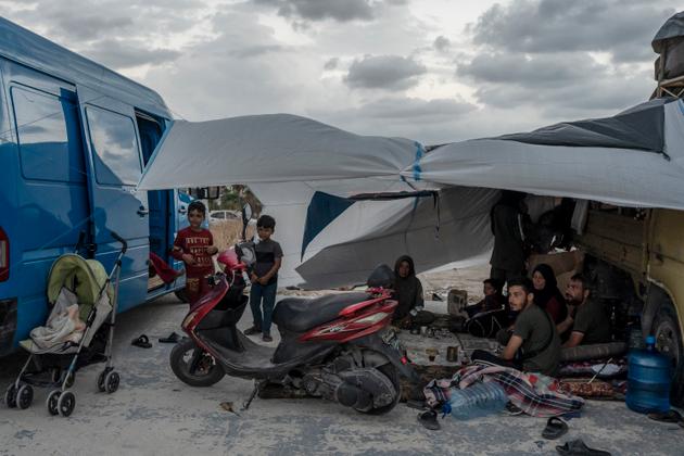 Families from Aleppo with no money and no valid papers to return to Syria, displaced to Beirut because they were living in an area attacked by Israel. Beirut, October 1, 2024.