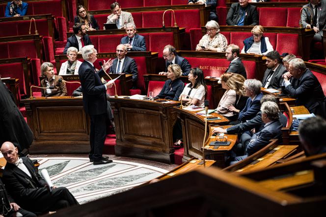 Michel Barnier na Assembleia Nacional, 1º de outubro de 2024.