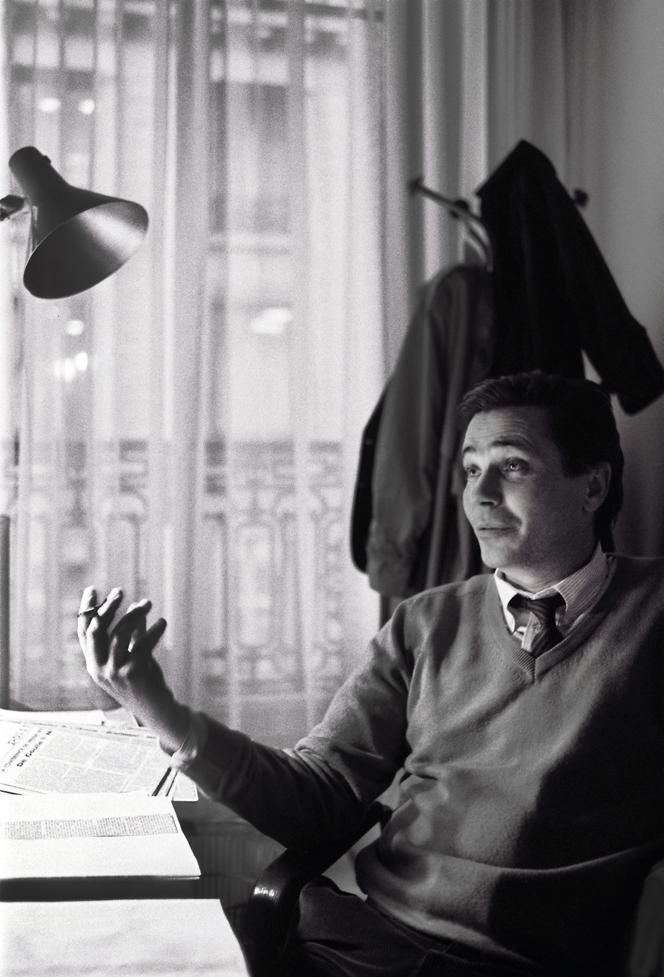 Jean-Yves Lhomeau, au siège du journal « Le Monde », rue des Italiens, à Paris, en 1985.
