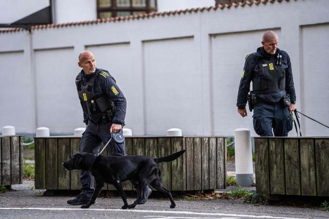 Des policiers danois sécurisent les alentours de l’ambassade d’Israël à Copenhague, après une attaque à la grenade, le 2 octobre 2024. 