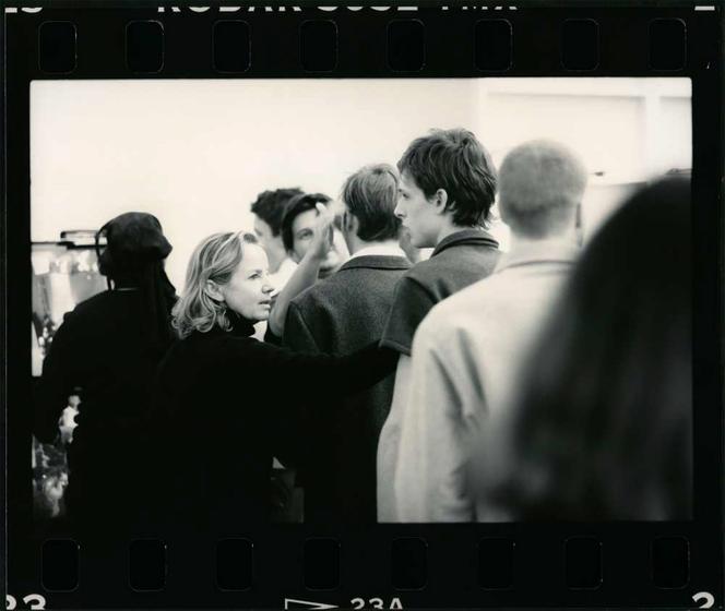 Antes de um desfile de coleção masculina em 1999.