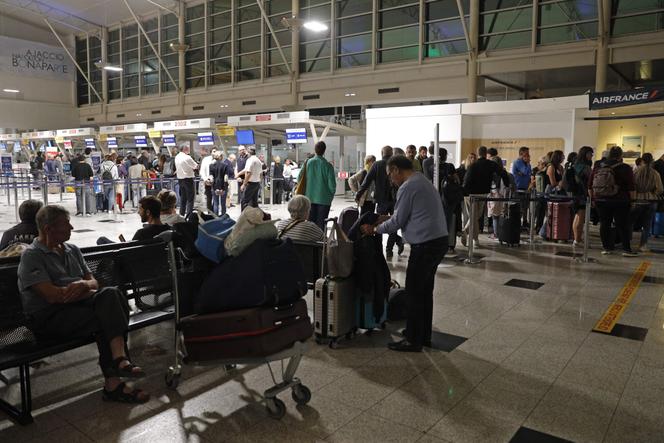 A l'aéroport Napoléon Bonaparte, à Ajaccio, Corse, le 3 octobre 2024.