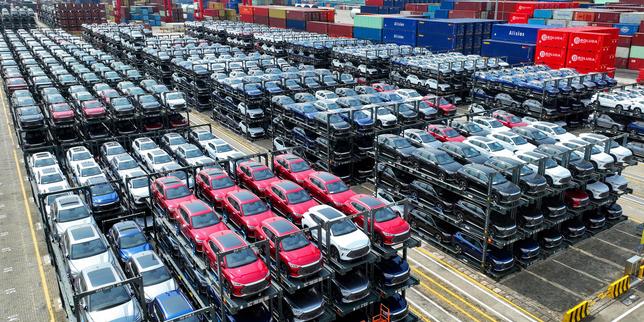 L’Union européenne adopte jusqu’à 35 % de surtaxes sur les voitures électriques importées de Chine thumbnail