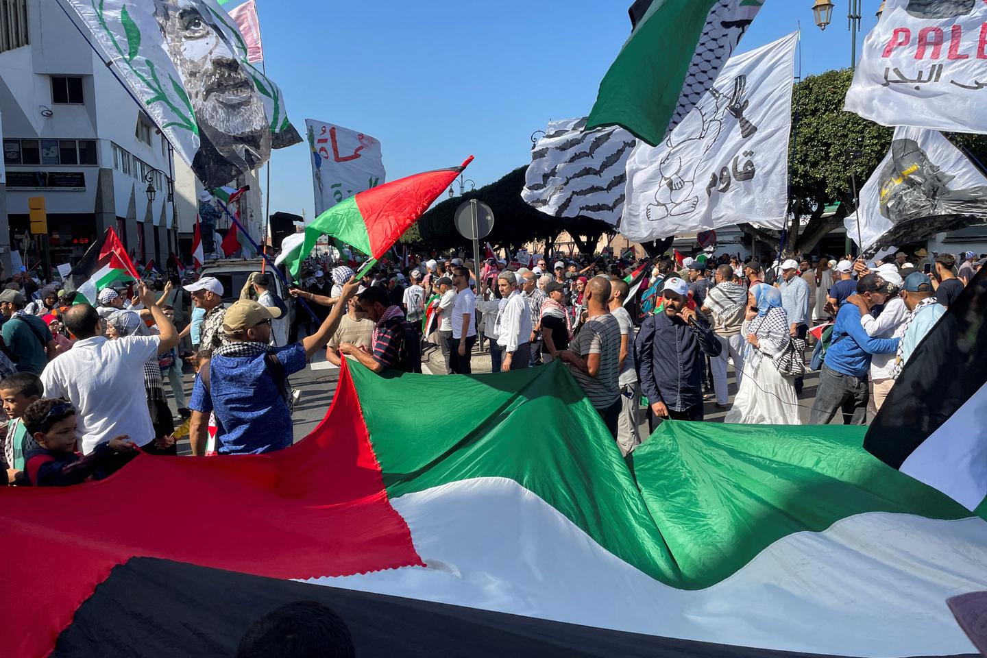 Jamal Amiar, journaliste : « Les fondements de la diplomatie marocaine n’ont pas changé. Rabat veut plaider pour un Etat palestinien et maintenir la coopération militaire avec Israël »
