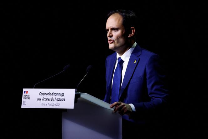 Yonathan Arfi, presidente do Conselho Representativo das Instituições Judaicas da França (CRIF), fala durante cerimônia em homenagem às vítimas do 7 de outubro, em Paris, 7 de outubro de 2024.