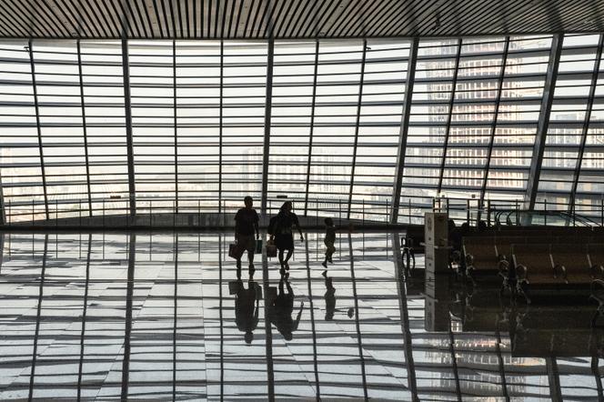 Salle des départs de la nouvelle gare centrale de Yibin, dans le Sichuan, le 19 septembre 2024.