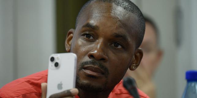 A la Martinique, le leader du mouvement contre la vie chère et onze policiers blessés lors d’affrontements thumbnail