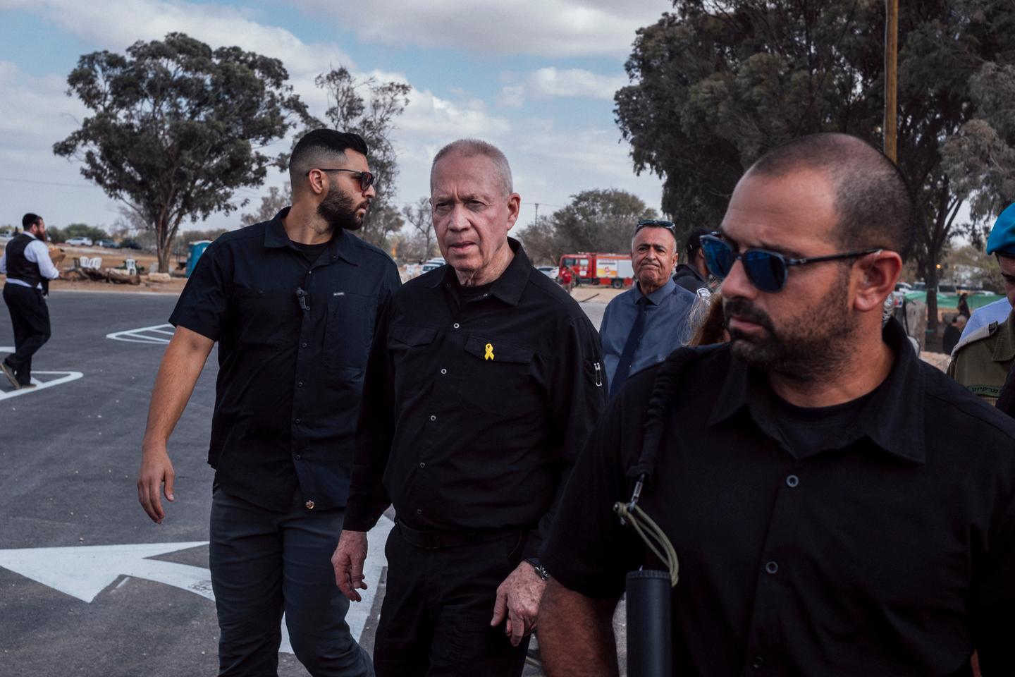The battle between Netanyahu and his defense minister