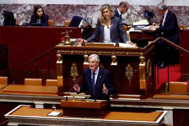 La présidente de l'Assemblée nationale, Yaël Braun-Pivet, et le Premier ministre, Michel Barnier, dans l'Hémicycle, à Paris, le 8 octobre 2024.