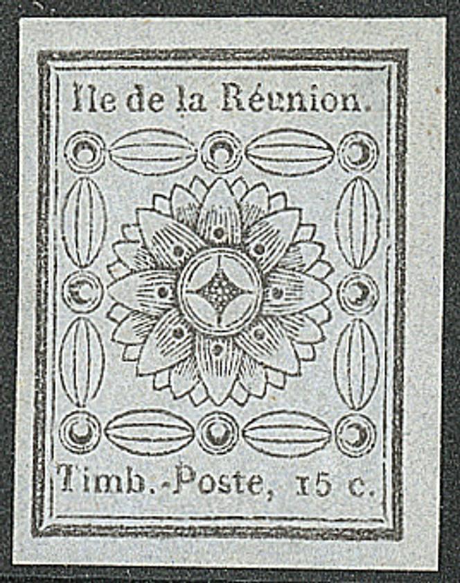 Le premier timbre-poste de La Réunion (n° 1, 15 centimes noir sur azuré, type III, belles marges) de 1852 part à son prix de départ, à 19 000 euros.