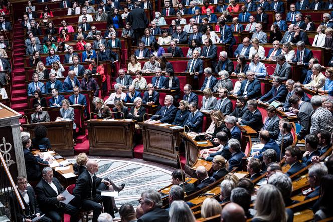 Le premier ministre, Michel Barnier, sur le banc du gouvernement de l’Assemblée nationale, à Paris, le 1ᵉʳ octobre 2024.