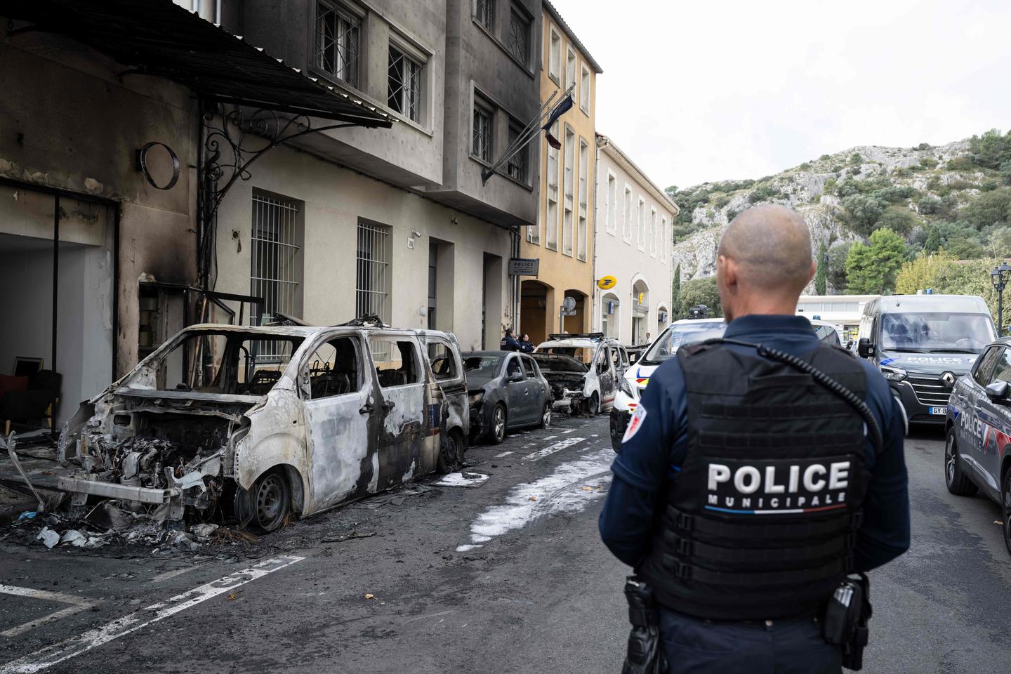 Four police cars set on fire in front of police station in French town