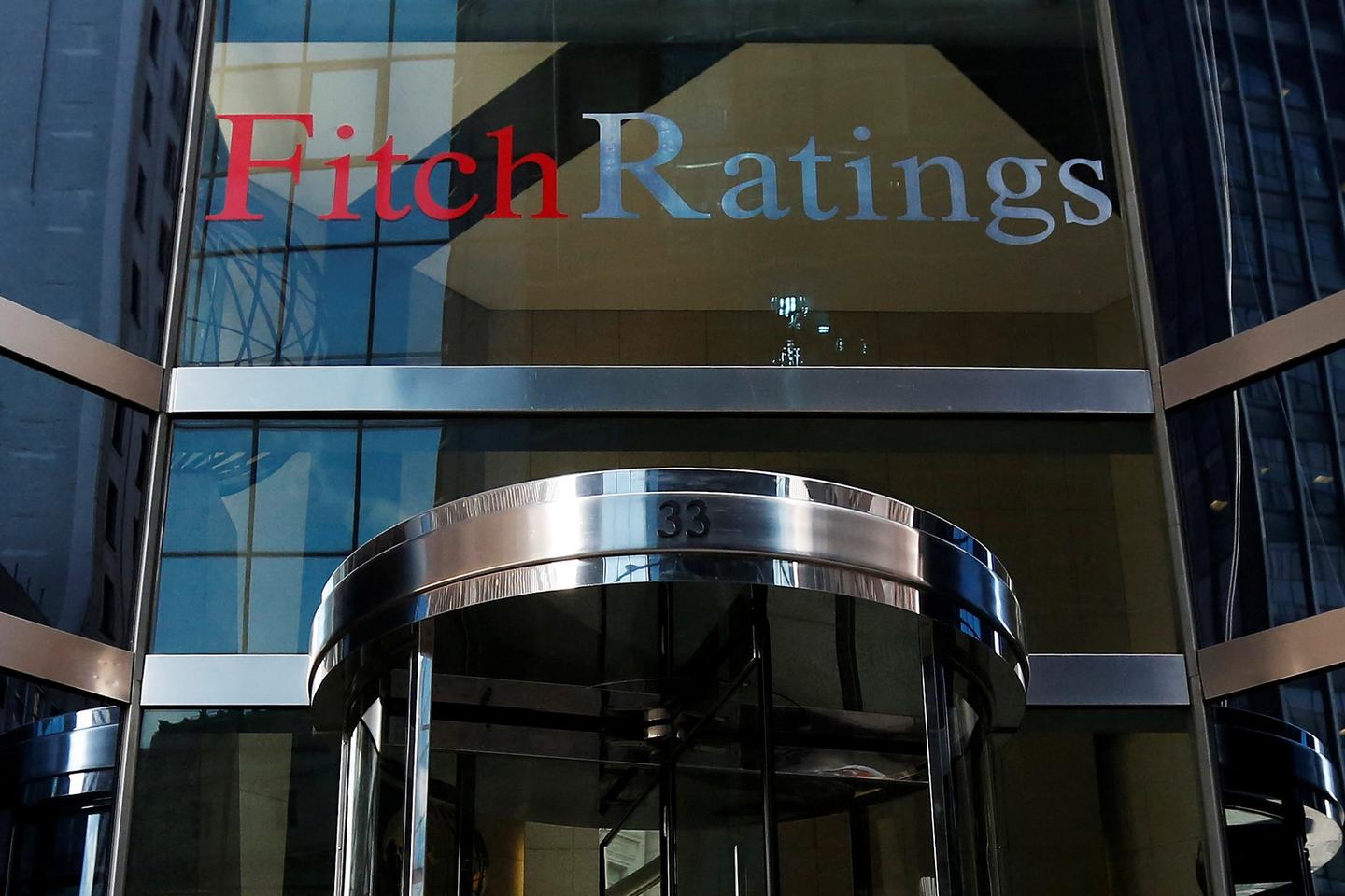 Fitch issues warning on France's credit rating