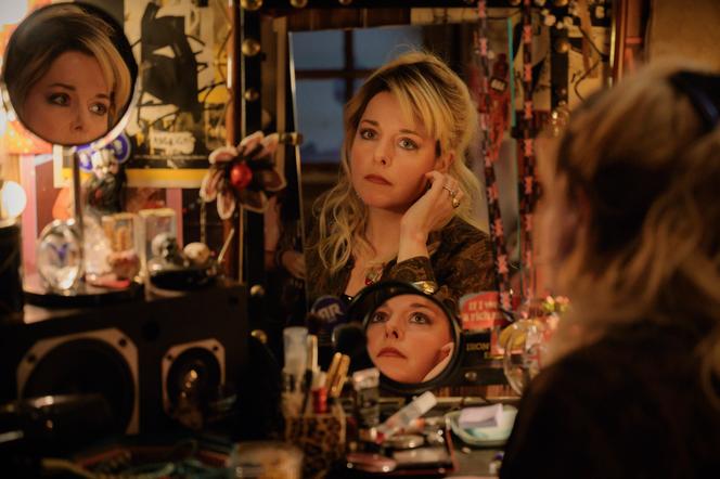 Chris (Laure Calamy), na série “Um amigo devotado”, criada por Fanny Burdino, Samuel Doux, Alexandre Kauffmann e Jean-Baptiste Delafon.