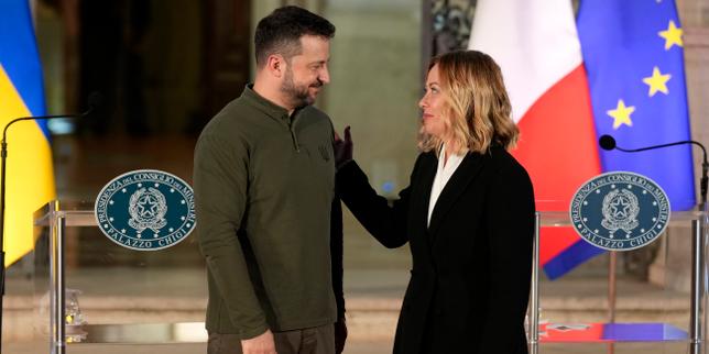 En converse, guerre en Ukraine : l’Italie annonce accueillir une conférence sur la reconstruction de l’Ukraine en juillet thumbnail