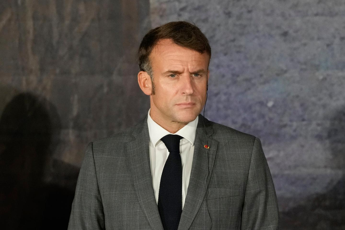 Macron calls on Iran's president to back Middle East 'de-escalation'