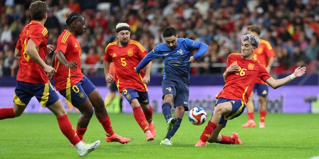 Soccer : la France s’incline face à l’Espagne lors du « match des streameurs », marqué par une interruption pour agissements racistes thumbnail