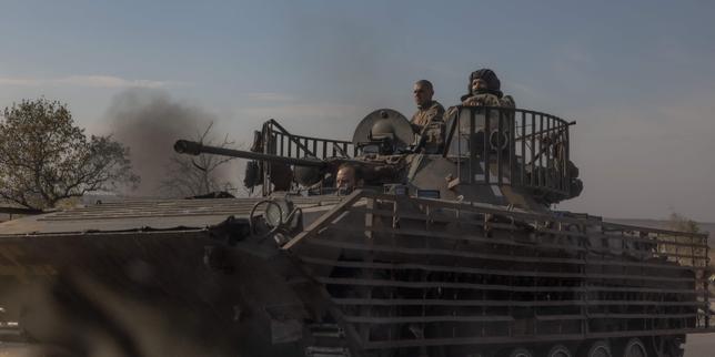 En say, guerre en Ukraine : la Russie dit avoir « repoussé » cinq contre-attaques ukrainiennes dans la région de Koursk thumbnail