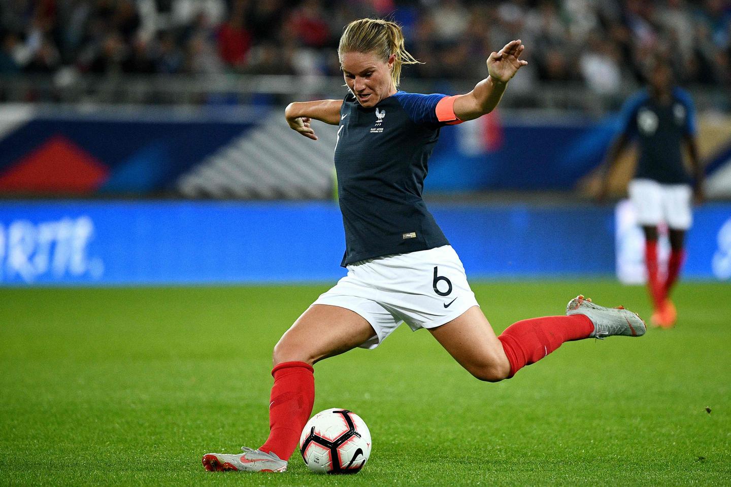 Amandine Henry retires from international football