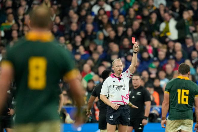 Árbitro inglês Wayne Barnes, durante a final da Copa do Mundo de Rugby entre Nova Zelândia e África do Sul, 28 de outubro de 2023, no Stade de France, em Saint-Denis (Seine-Saint-Denis).