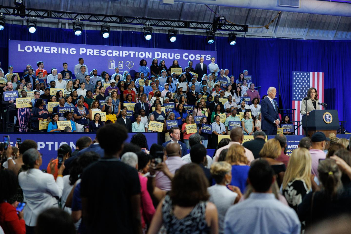 The US presidential candidates' race toward rising debt