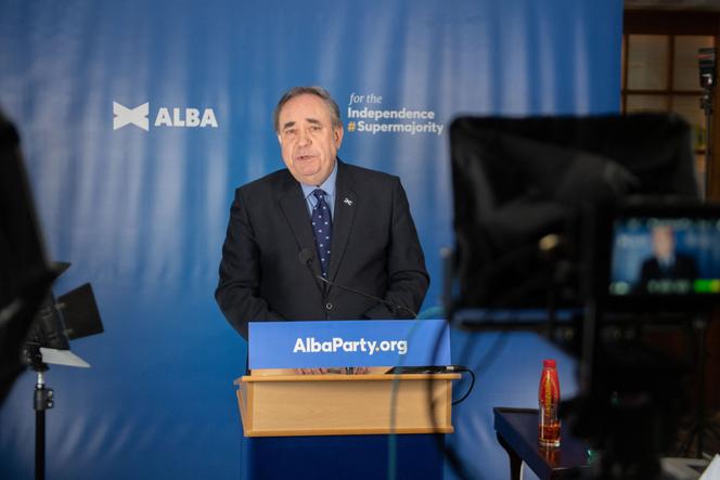 Alex Salmond, líder do Partido Alba e ex-primeiro-ministro escocês, em Ellon, nordeste da Escócia, 6 de abril de 2021. 